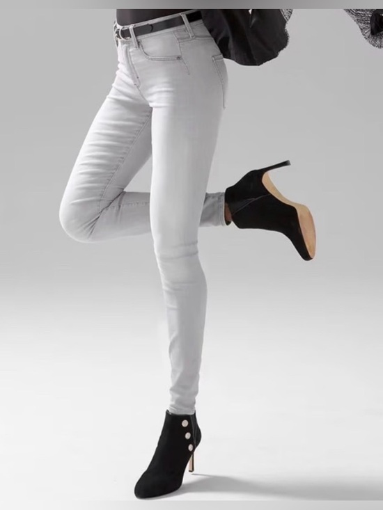 White House Black Market Denim - WHBM HIGH-RISE DENİM LEGGING
JEANIE DENIM IN GRAY CHARCOAL WASH